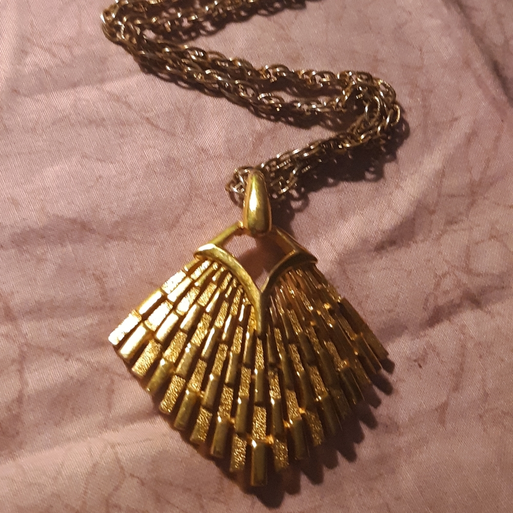 Vintage 60's Crown Trifari pendant necklace
